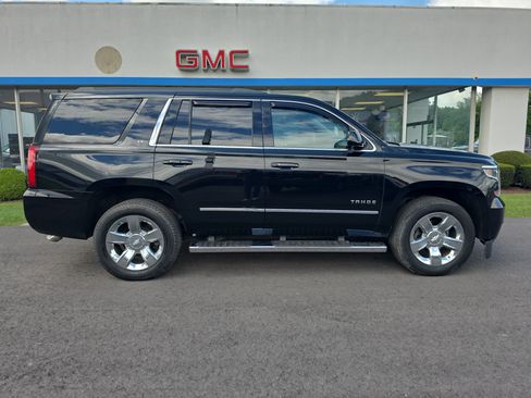 Used 2019 Chevrolet Tahoe LT w/ LT Signature Package AWD/4WD image 2