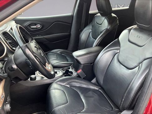 Used 2017 Jeep Cherokee Limited image 24