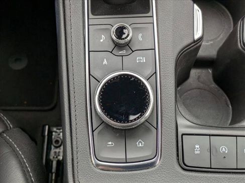 Used 2025 Cadillac XT4 Premium Luxury image 16