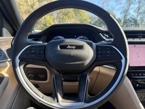 New 2026 Jeep Grand Cherokee Limited w/ Luxury Tech Group II RWD image 20