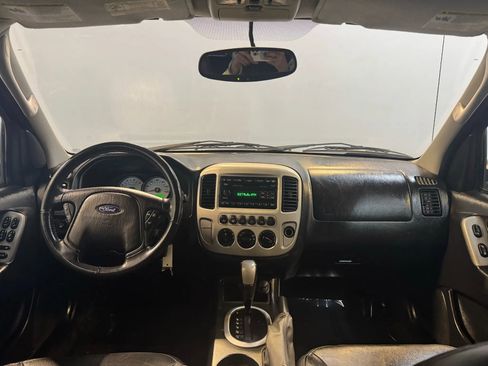 Used 2005 Ford Escape Limited image 11