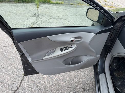 Used 2013 Toyota Corolla LE FWD image 9
