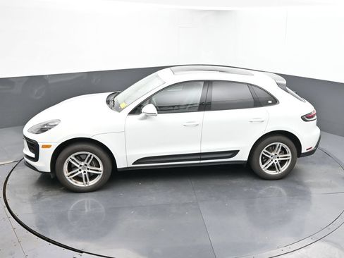 Used 2024 Porsche Macan AWD/4WD image 42