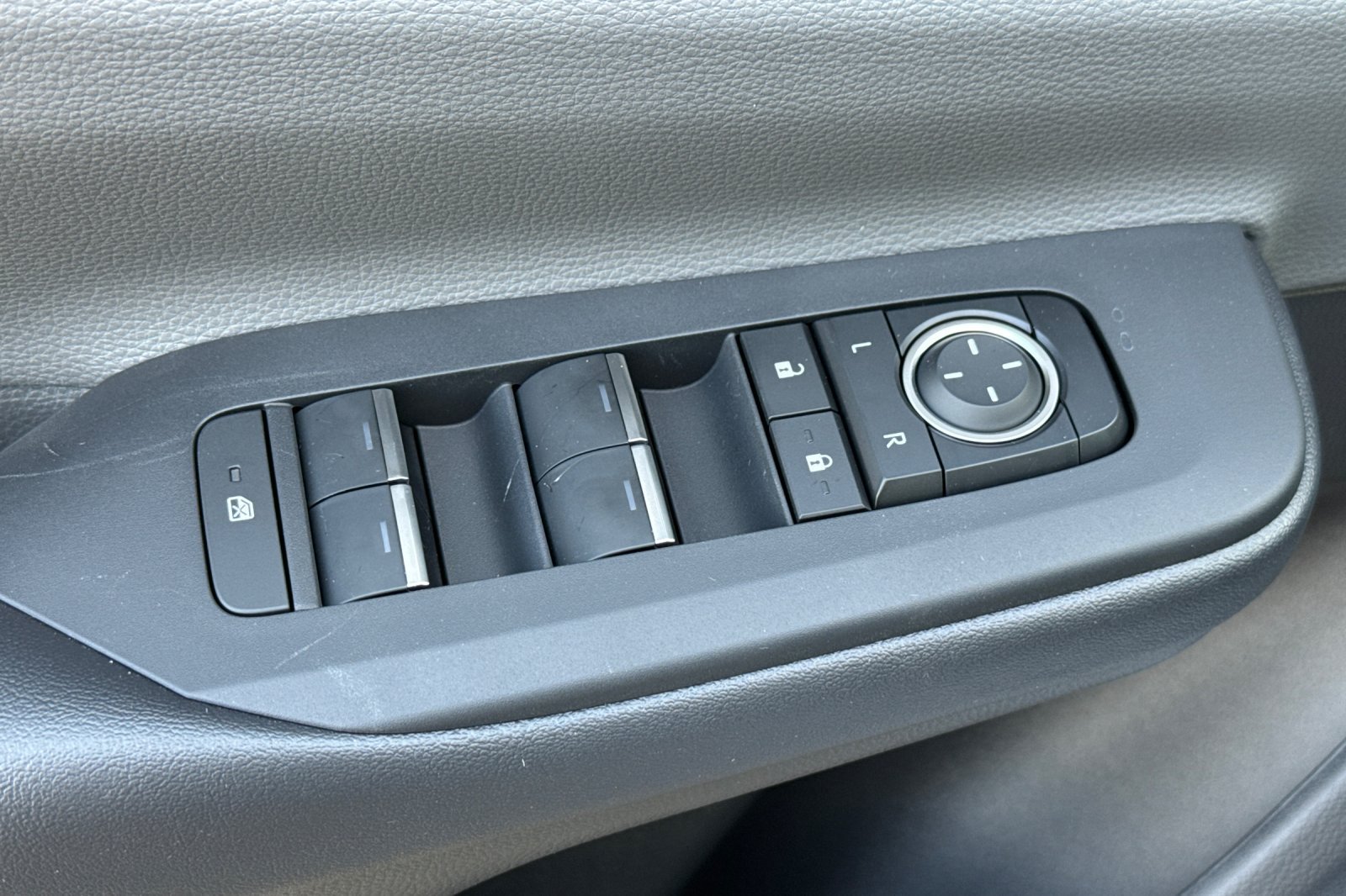 New 2027 Toyota Prius XLE FWD image 12