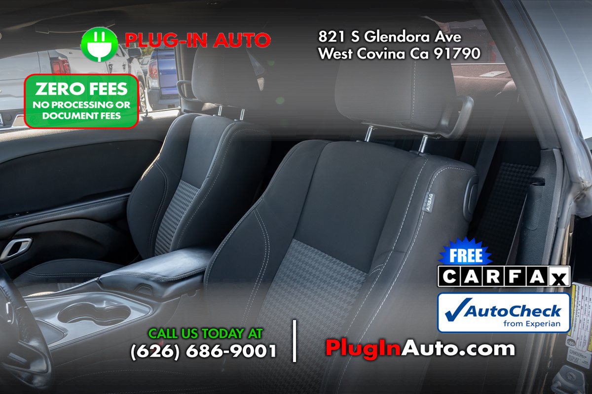 Used 2023 Dodge Challenger SXT RWD image 9