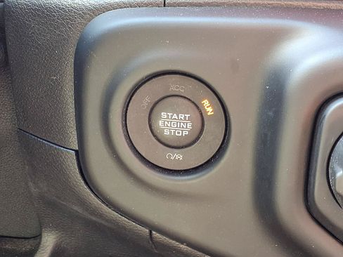 Used 2021 Jeep Gladiator Rubicon AWD/4WD image 12