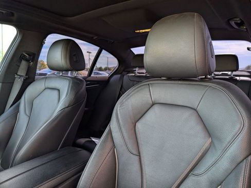 Used 2019 BMW 530e w/ Convenience Package image 18