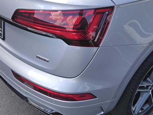 Certified 2024 Audi Q5 e Premium Plus image 9