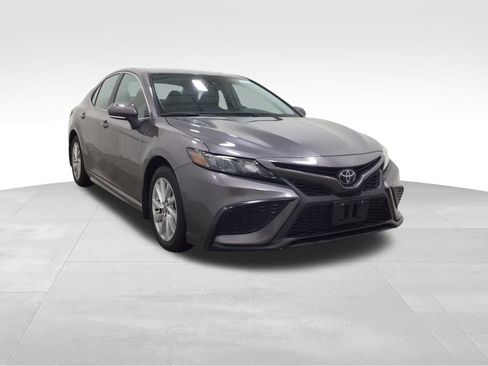 Used 2024 Toyota Camry SE image 4