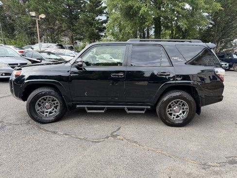 Used 2019 Toyota 4Runner TRD Off-Road Premium AWD/4WD image 4