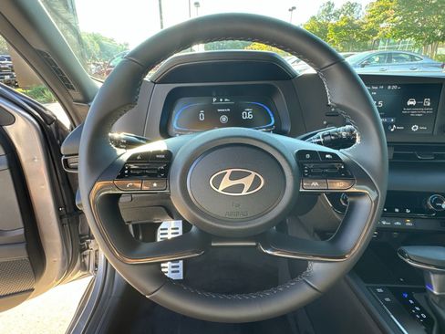 Certified 2025 Hyundai Elantra Sport image 25