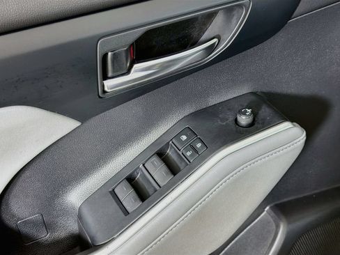 Used 2020 Toyota Highlander XLE AWD/4WD image 18