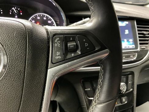 Used 2021 Buick Encore Preferred image 21