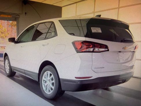 Used 2024 Chevrolet Equinox LS w/ LS Convenience Package image 4