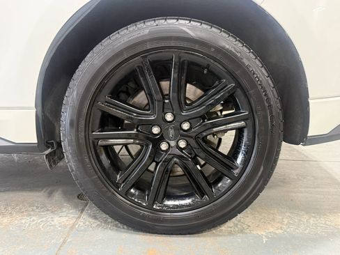 Used 2022 Ford Edge ST-Line w/ Class II Trailer Tow Package image 9