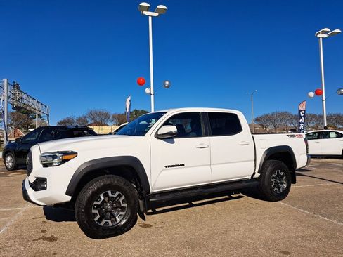 Used 2022 Toyota Tacoma TRD Off-Road image 9