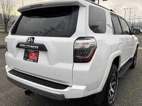 Certified 2024 Toyota 4Runner TRD Off-Road image 5