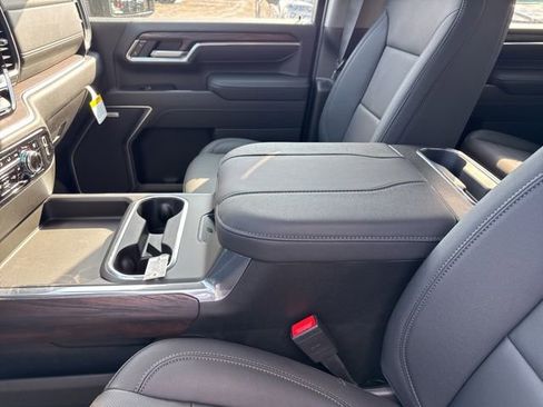 New 2026 GMC Sierra 2500 SLT w/ SLT Convenience Package AWD/4WD image 17