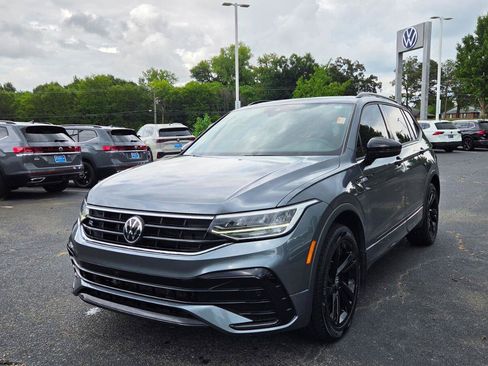 Certified 2023 Volkswagen Tiguan SE R-Line FWD image 9