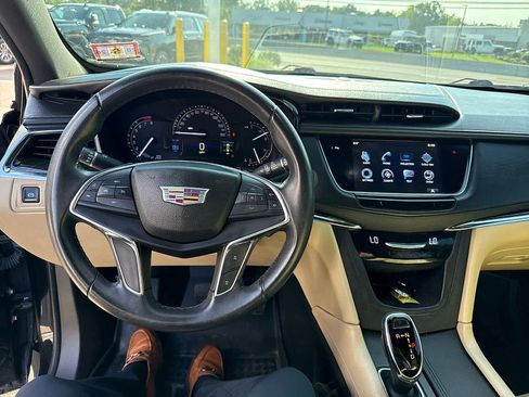 Used 2017 Cadillac XT5 FWD image 33