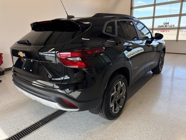 New 2026 Chevrolet Trax LT w/ Driver Confidence Package FWD image 9