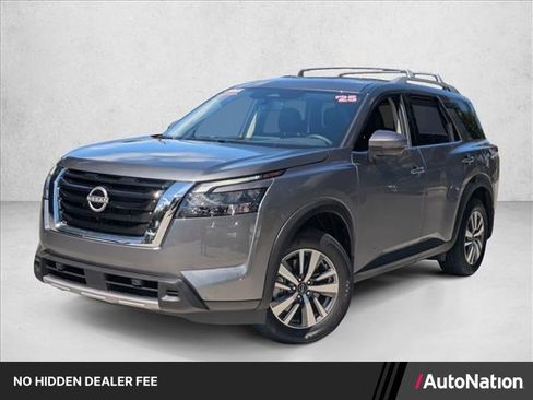 Used 2025 Nissan Pathfinder SL FWD image 1