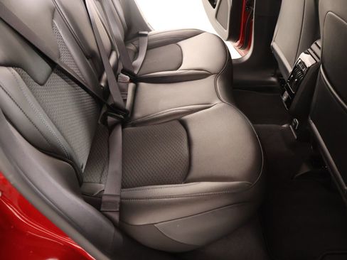 Used 2025 Jeep Compass Latitude image 14