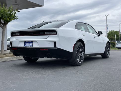 New 2026 Dodge Charger R/T AWD/4WD image 9