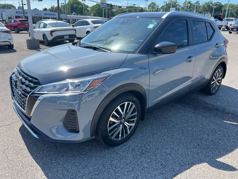 Used 2021 Nissan Kicks SV FWD image 1