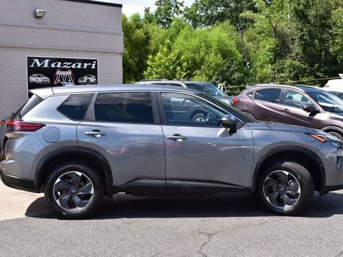 Used 2025 Nissan Rogue SV FWD image 3