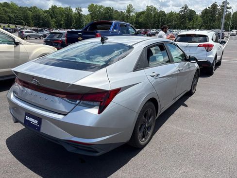 Used 2021 Hyundai Elantra SEL FWD image 2