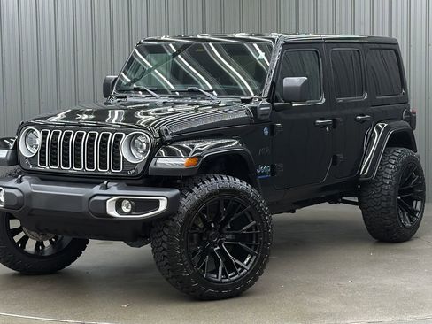 Used 2025 Jeep Wrangler Unlimited Sahara w/ Safety Group AWD/4WD image 1