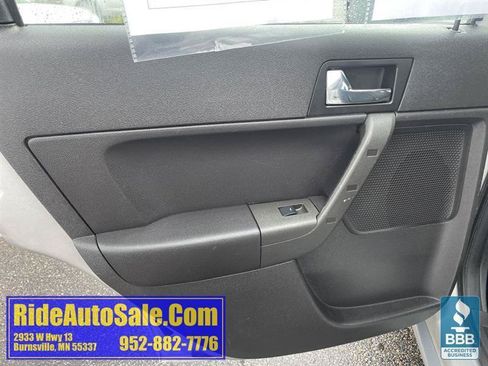 Used 2009 Ford Focus SES FWD image 11