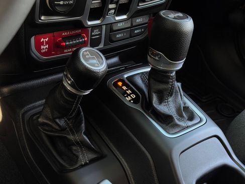 Used 2025 Jeep Wrangler Unlimited Sport AWD/4WD image 24