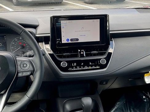 Used 2025 Toyota Corolla SE image 6