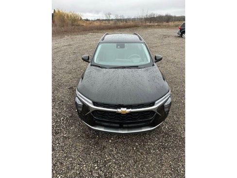 Used 2025 Chevrolet Trax LT FWD image 10