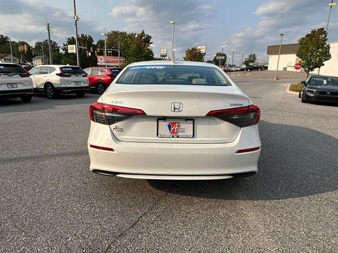 Used 2022 Honda Civic Touring image 5