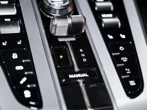 Used 2025 Aston Martin Vanquish image 39