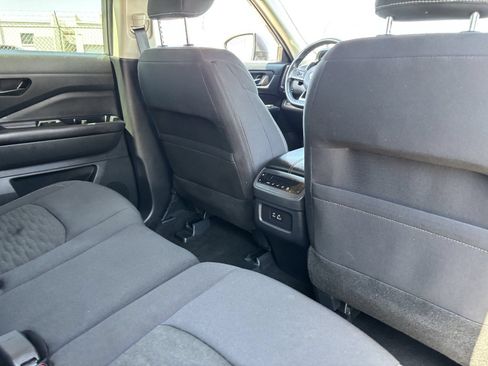 Used 2025 Nissan Pathfinder SV FWD image 14