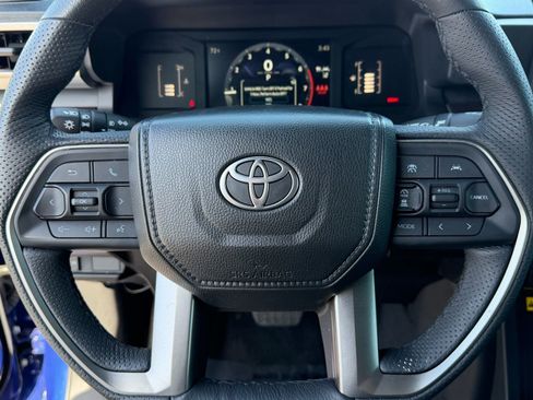 Used 2025 Toyota Tacoma SR5 AWD/4WD image 34