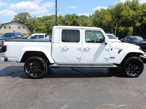 Used 2023 Jeep Gladiator Overland AWD/4WD image 4