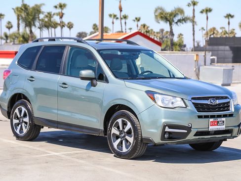 Used 2017 Subaru Forester 2.5i Premium AWD/4WD image 4