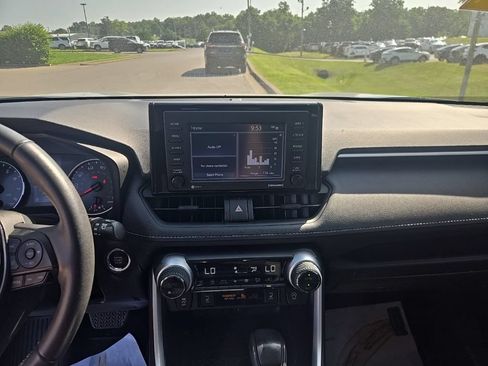Used 2022 Toyota RAV4 XLE w/ Convenience Package AWD/4WD image 8