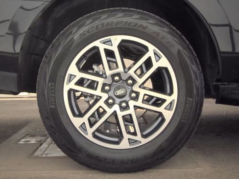 Used 2025 Ford Expedition Active image 15