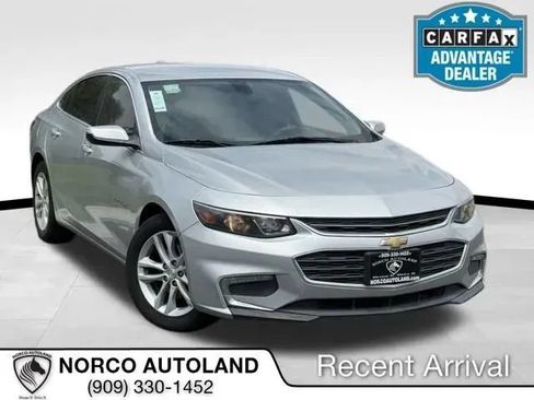 Used 2018 Chevrolet Malibu LT FWD image 1