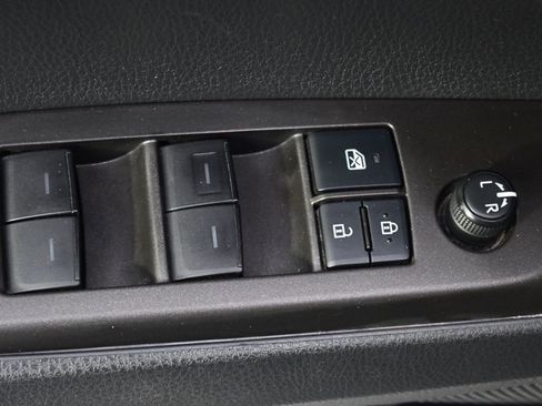 Used 2021 Toyota Camry SE FWD image 21