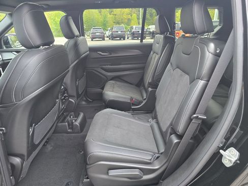 New 2025 Jeep Grand Cherokee L Altitude AWD/4WD image 10