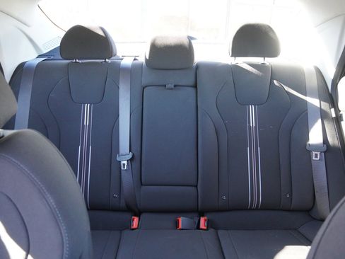 Used 2025 Hyundai Elantra SEL image 21