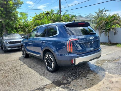 Certified 2024 Kia Telluride EX w/ EX Captain's Chair Package FWD image 8