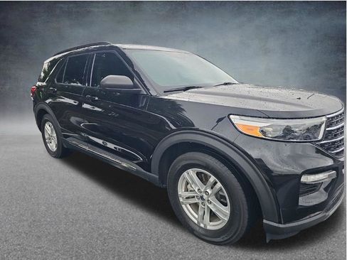 Used 2021 Ford Explorer XLT w/ Equipment Group 202A RWD image 4